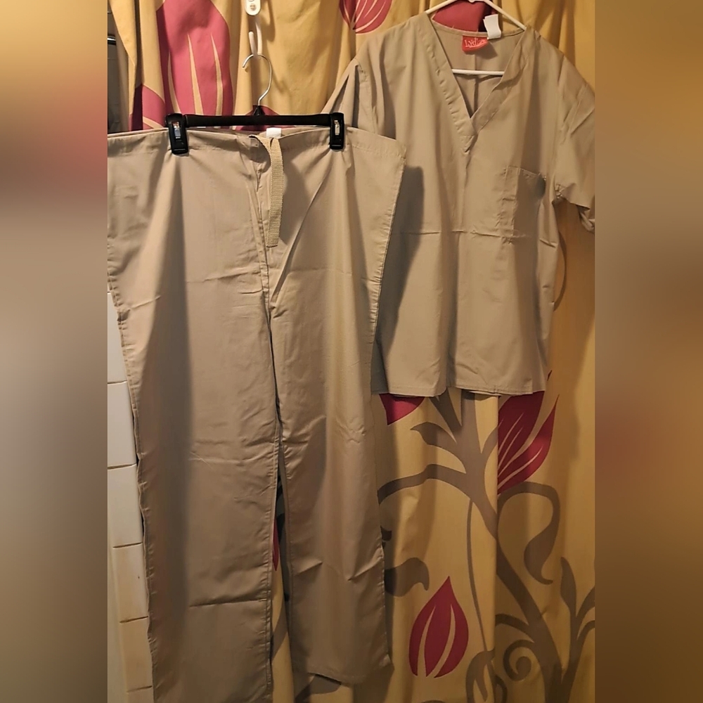 Scrub Top and Bottoms ☆ Matching Set